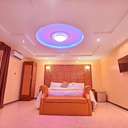 Double M Exquisite Suites And Lounge Lekki Ogombo Eksteriør billede