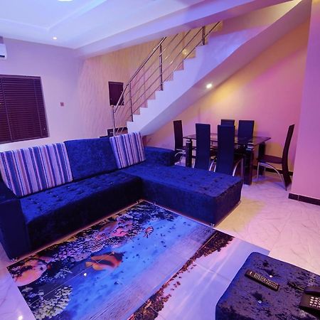 Double M Exquisite Suites And Lounge Lekki Ogombo Eksteriør billede