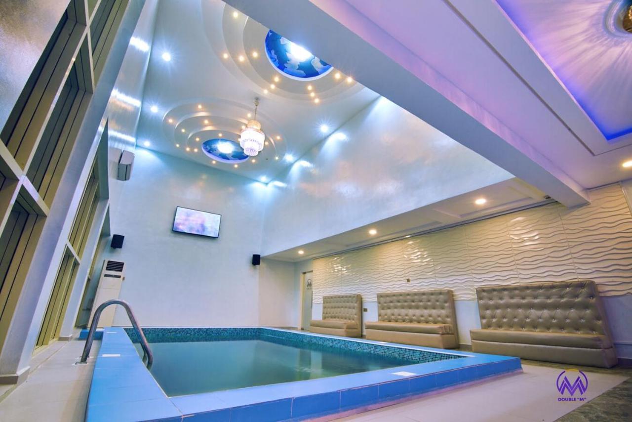 Double M Exquisite Suites And Lounge Lekki Ogombo Eksteriør billede