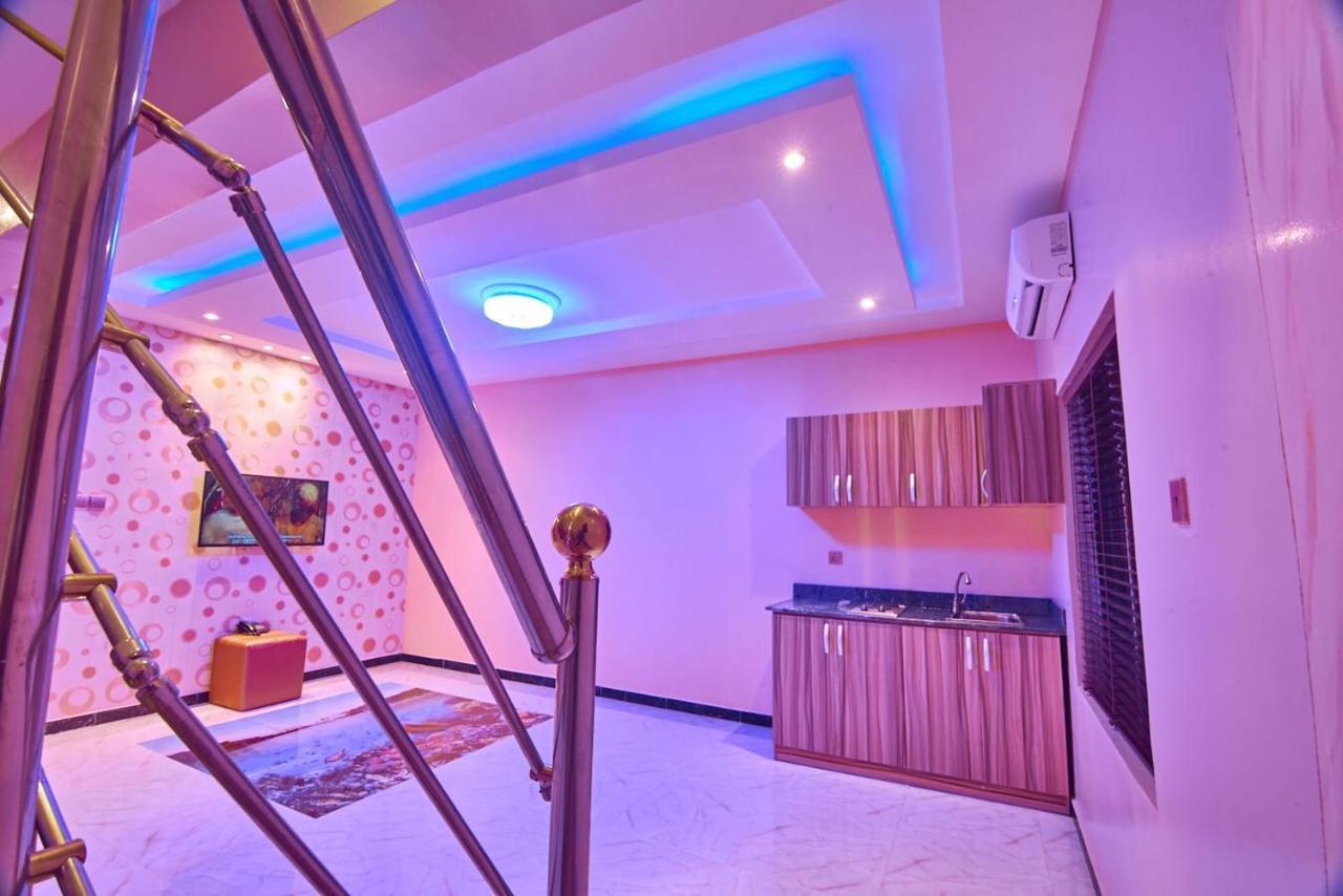 Double M Exquisite Suites And Lounge Lekki Ogombo Eksteriør billede