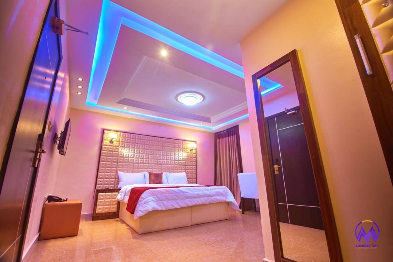 Double M Exquisite Suites And Lounge Lekki Ogombo Eksteriør billede
