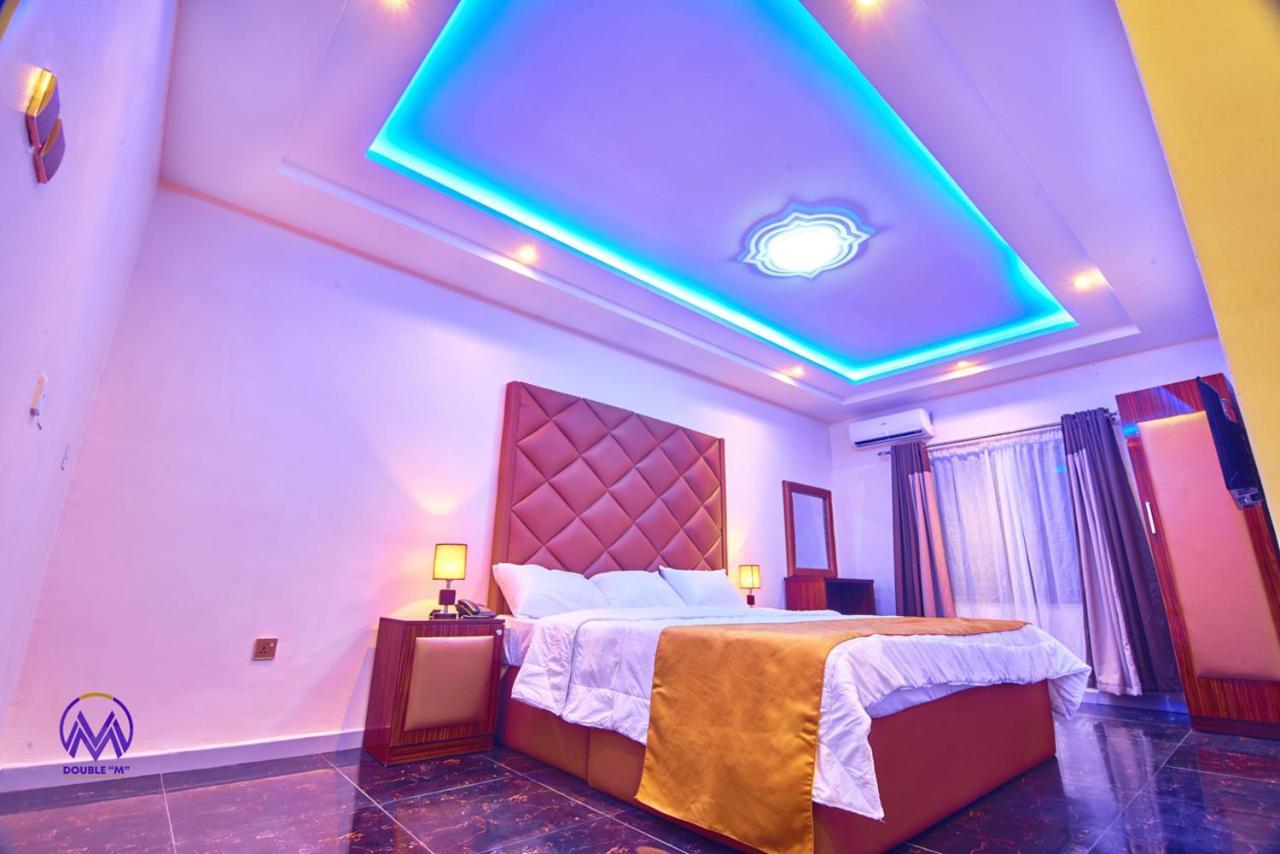 Double M Exquisite Suites And Lounge Lekki Ogombo Eksteriør billede