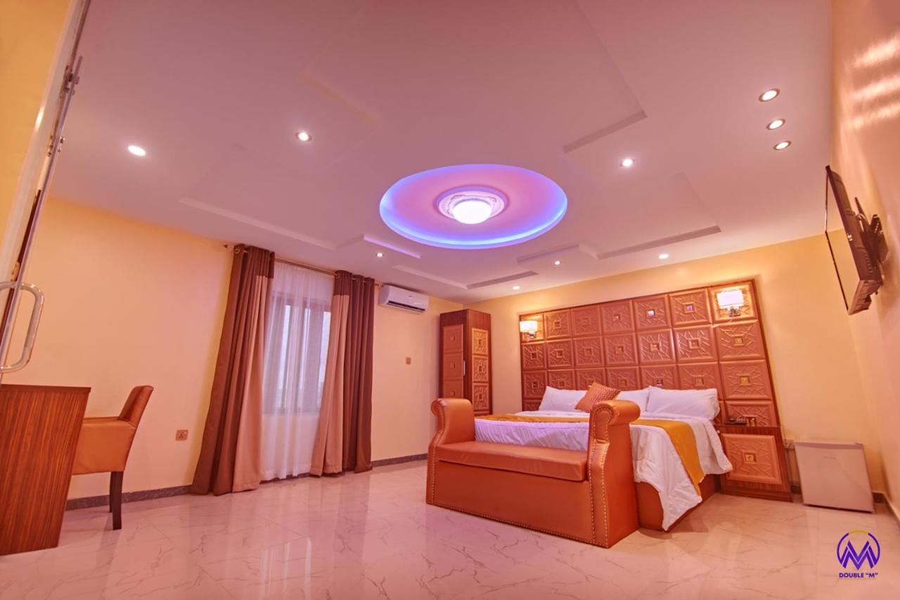 Double M Exquisite Suites And Lounge Lekki Ogombo Eksteriør billede