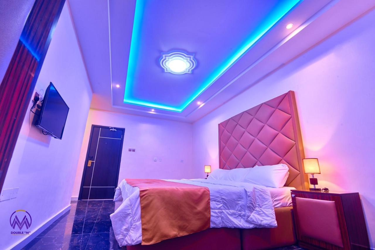 Double M Exquisite Suites And Lounge Lekki Ogombo Eksteriør billede