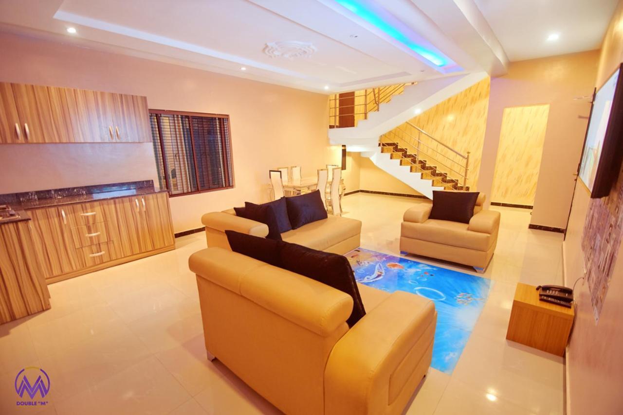 Double M Exquisite Suites And Lounge Lekki Ogombo Eksteriør billede
