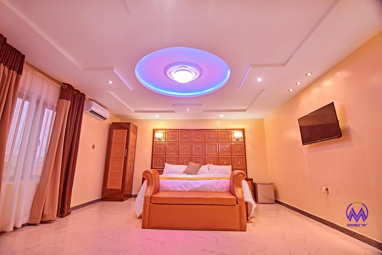 Double M Exquisite Suites And Lounge Lekki Ogombo Eksteriør billede
