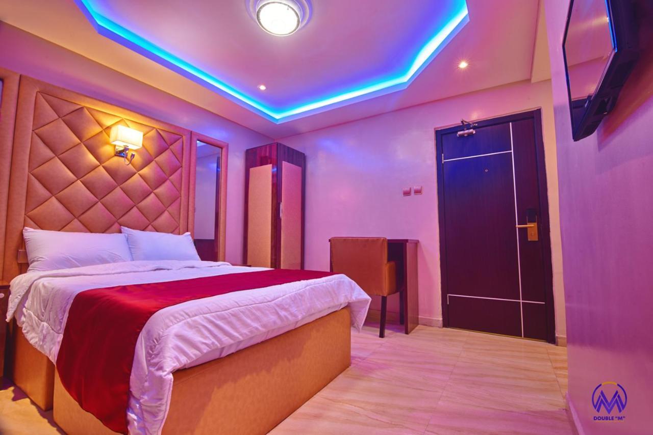 Double M Exquisite Suites And Lounge Lekki Ogombo Eksteriør billede