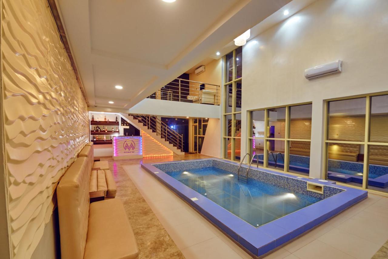 Double M Exquisite Suites And Lounge Lekki Ogombo Eksteriør billede