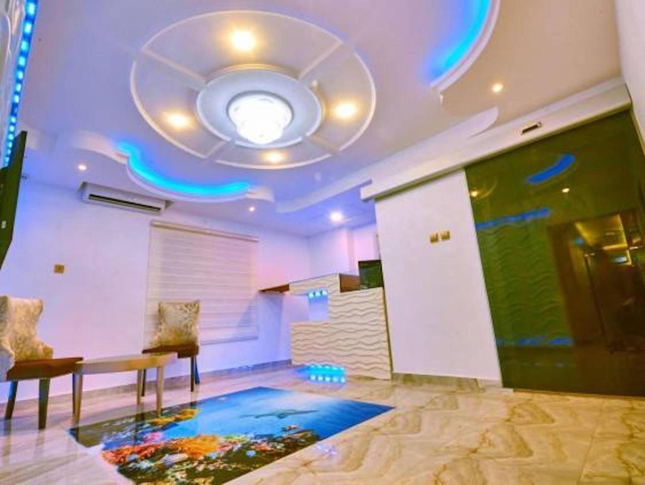 Double M Exquisite Suites And Lounge Lekki Ogombo Eksteriør billede